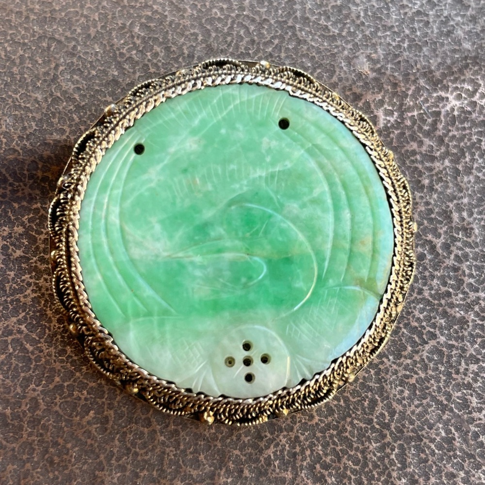 Exquisite vintage sterling silver hand carved jadeite green jade bird brooch